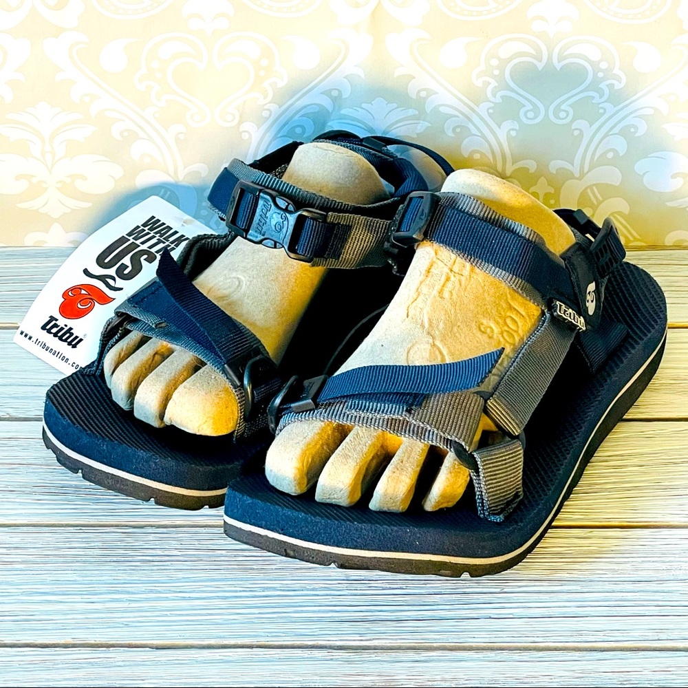 TRIBU Mangy Classic Holiday Sandals NWT Size 7